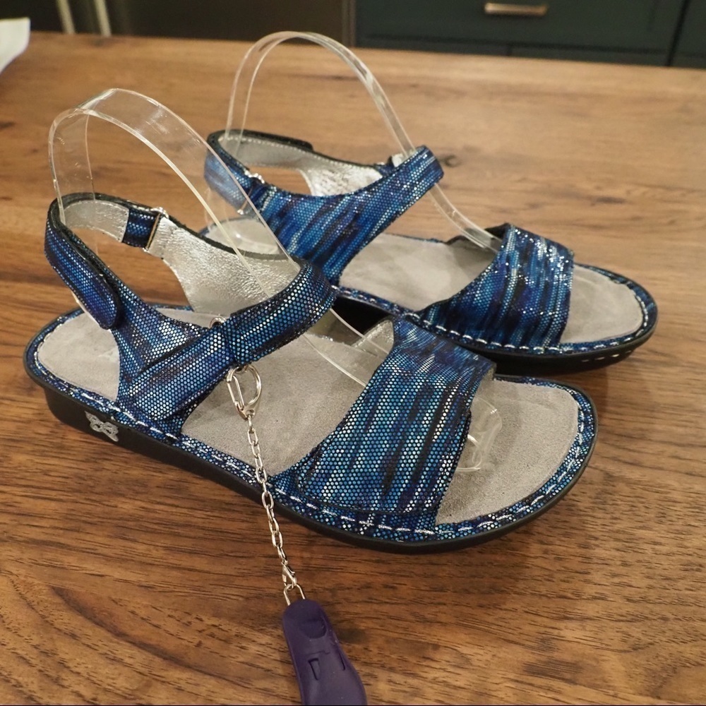 NIB ALEGRIA Patti 38 blue metallic leather sandal - Picture 4 of 16